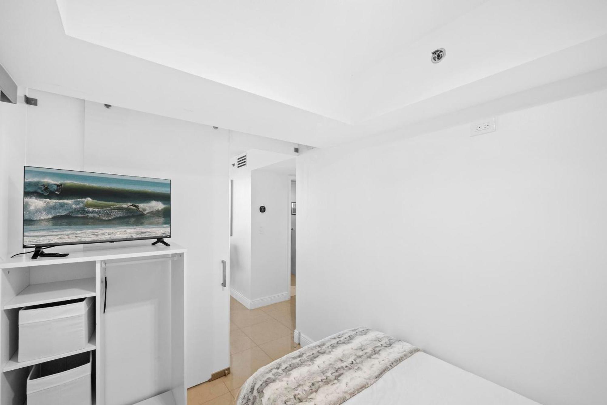 Bnb Hyperion - Luxe 3B Condo W City & Ocean Views マイアミ エクステリア 写真