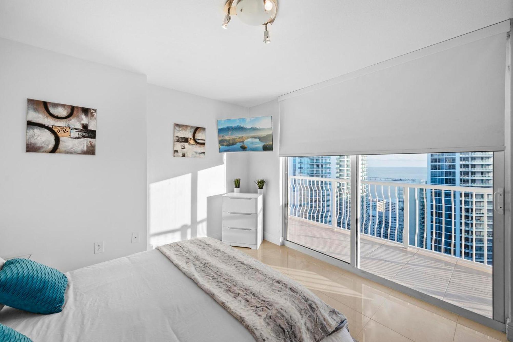 Bnb Hyperion - Luxe 3B Condo W City & Ocean Views マイアミ エクステリア 写真