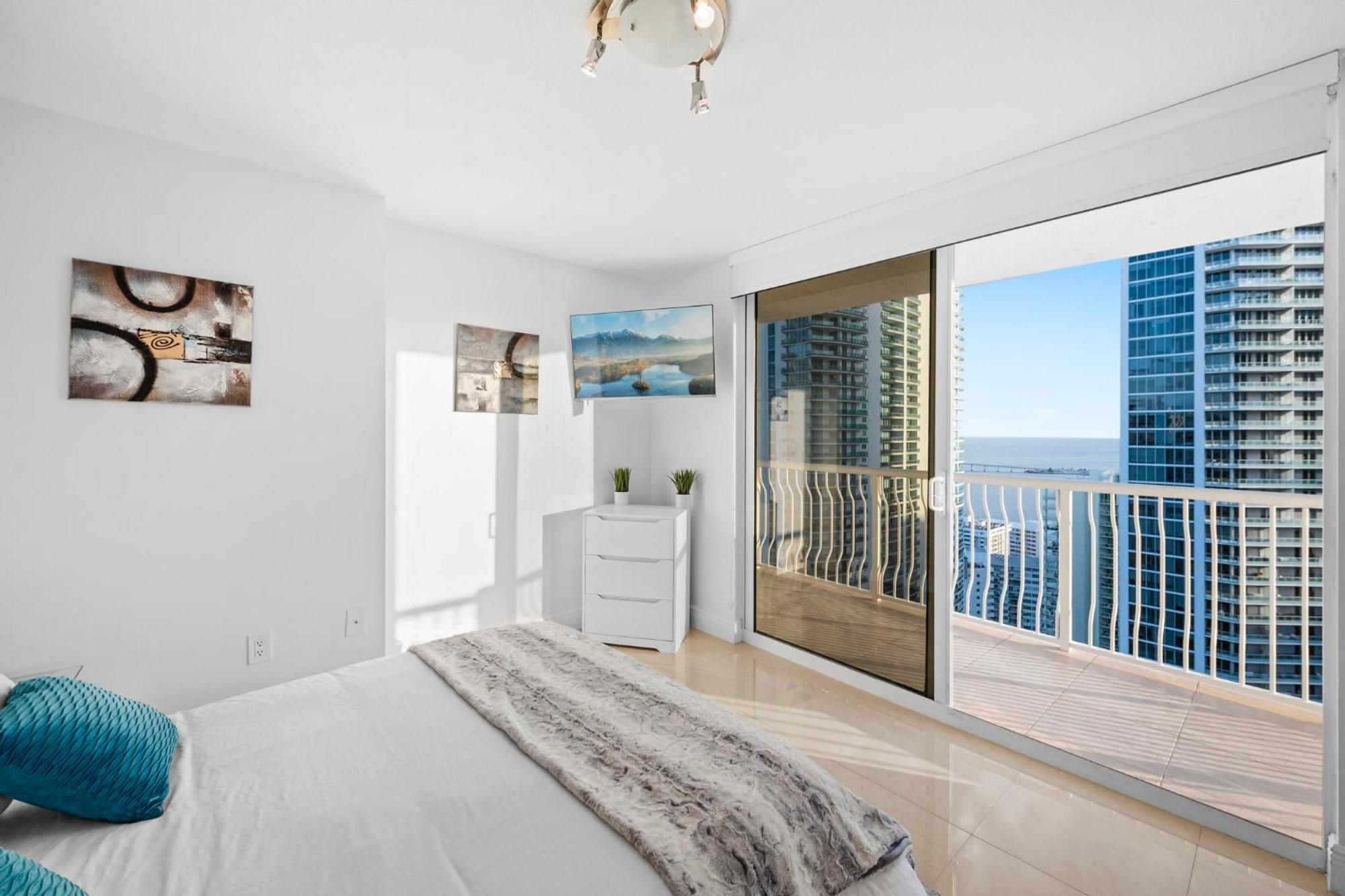 Bnb Hyperion - Luxe 3B Condo W City & Ocean Views マイアミ エクステリア 写真